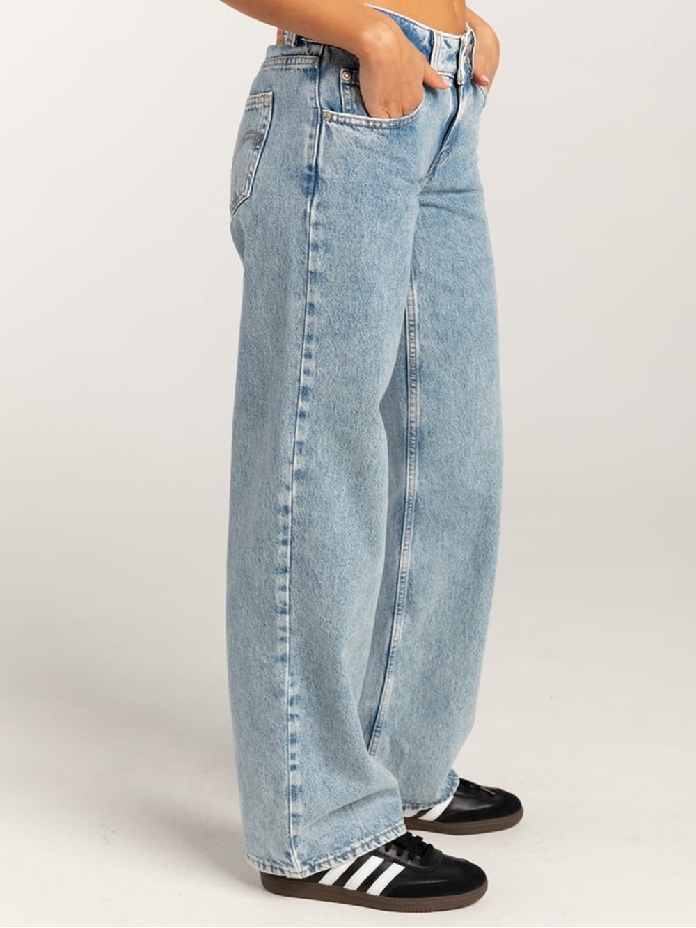 LEVIS Superlow Loose Jeans in Light Wash “Not in the Mood” Y2K Vintage Cut 31x32